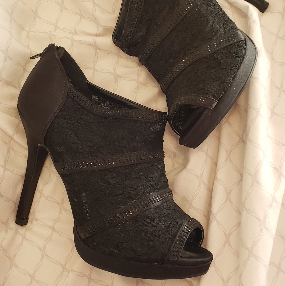 Heels - Picture 2 of 4
